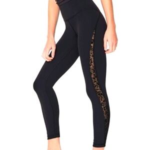 Lululemon Meant to Move Tight, Size 6